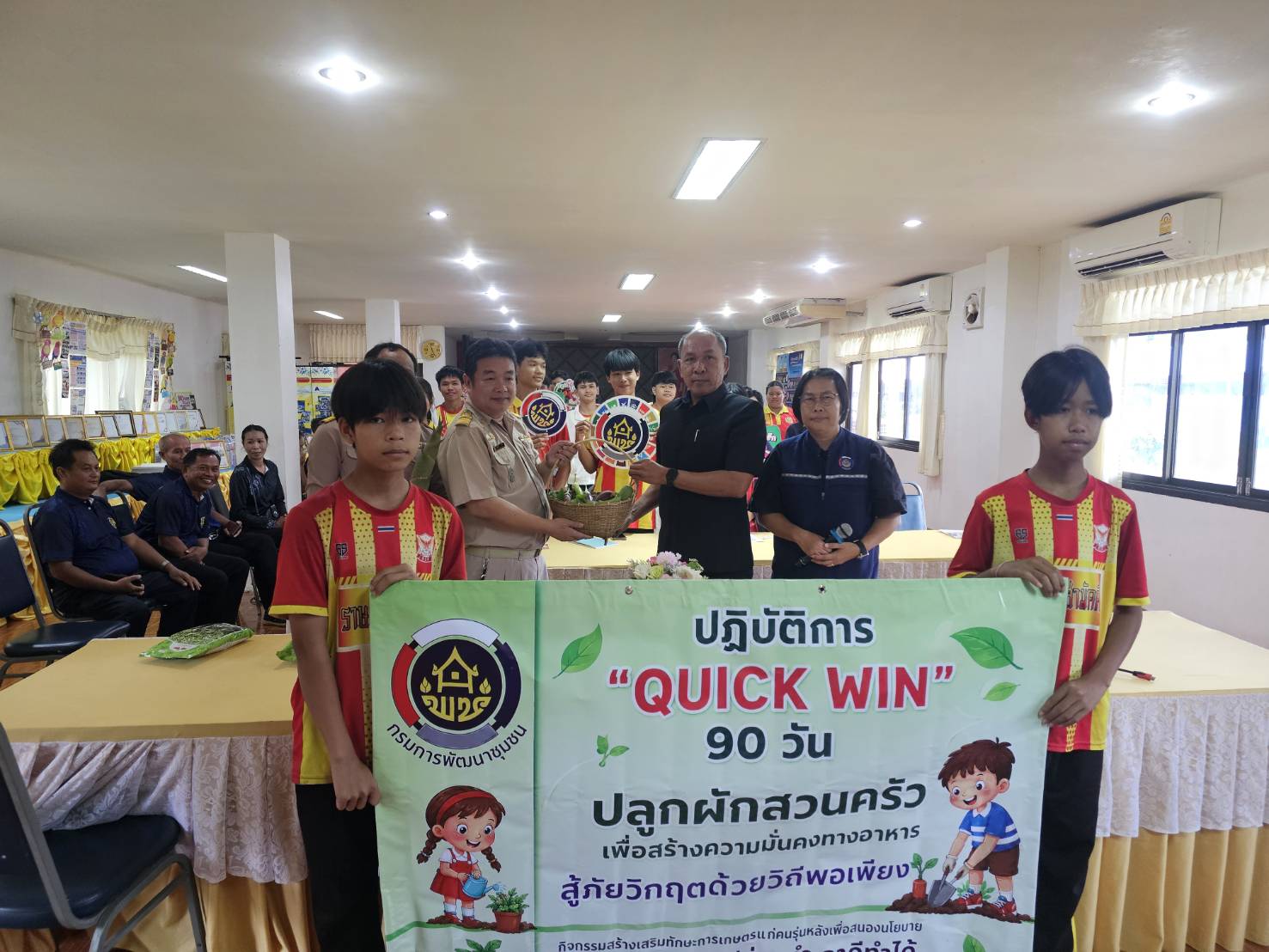 อำเภอนาหว้า สานพลังขับเคลื่อน "QUICK WIN" 90 วัน ปลูกผักสวนครัว สร้างความมั่นคงทางอาหาร!